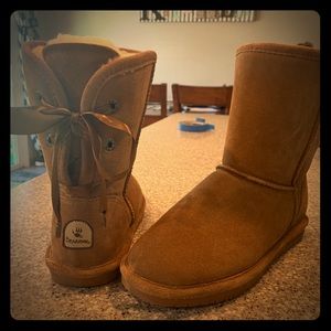 Bearpaw boots with bows on back Clearance